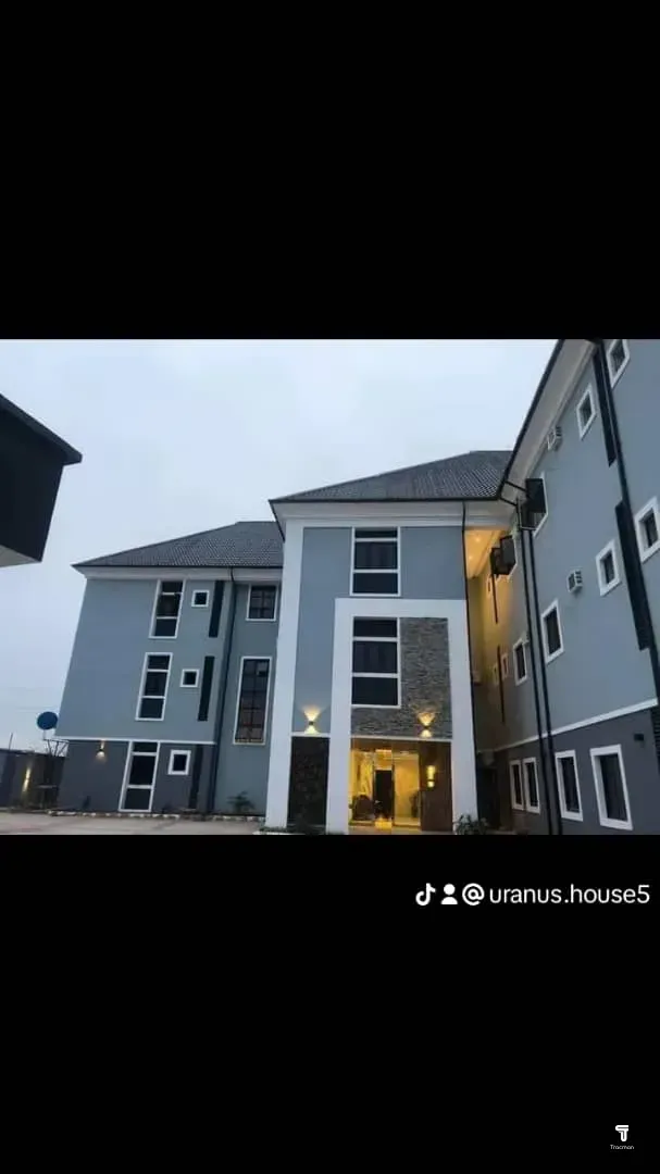 Uranus House by Pointcode