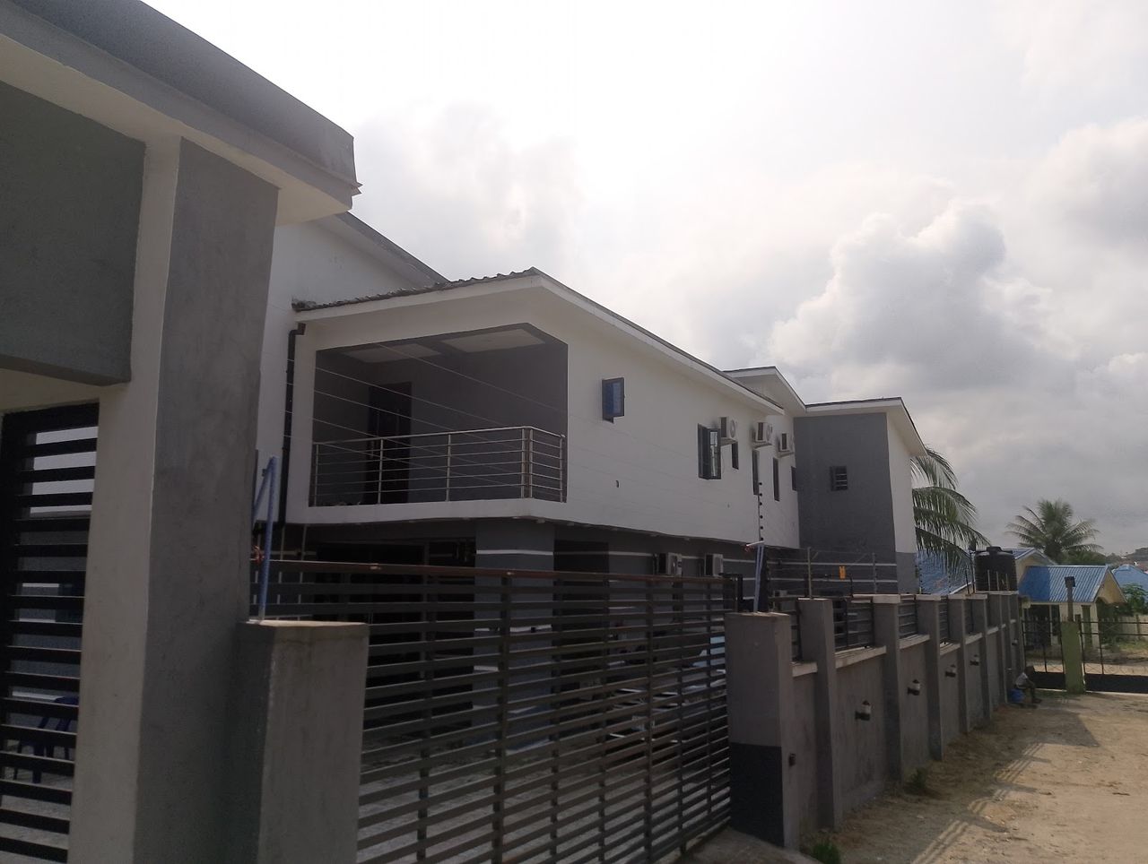 BlueCliff Hotel & Lounge