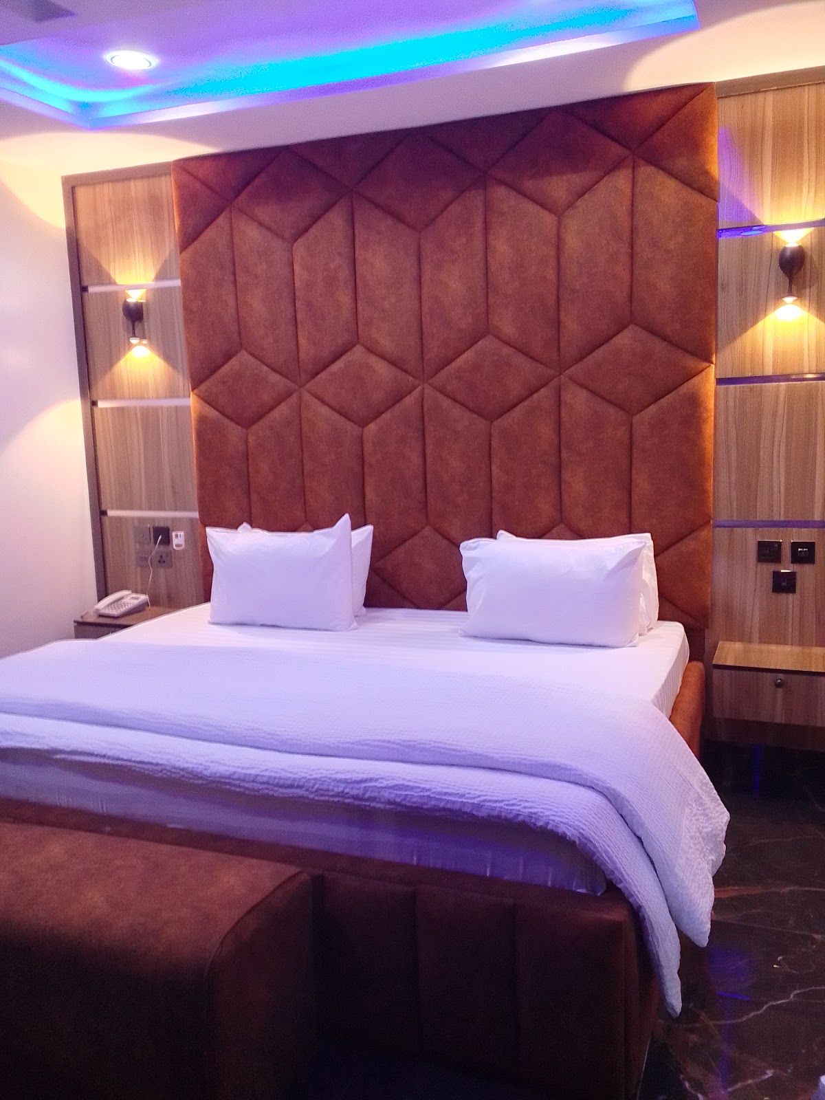 GLADMANN HOTEL