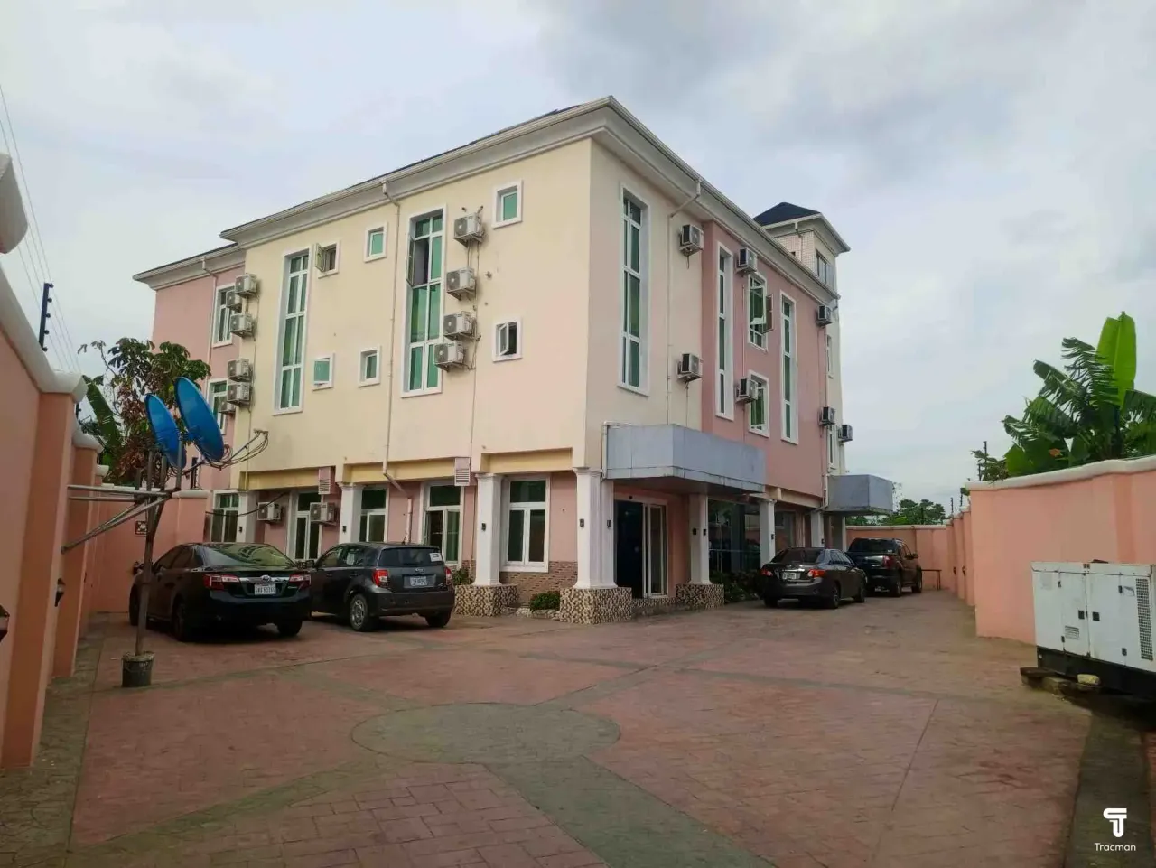 Roseville Hotel and Suites